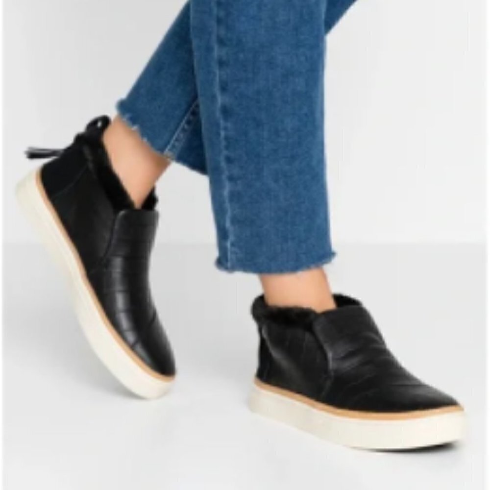 Toms Black Croc Embossed Leather Paxton Sherpa Lined Slip-On Sneaker, 7.5